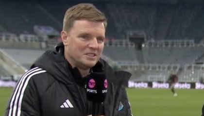 九游游戏-埃迪-豪：上半场最后根本不该给任意球；我们很需要这场胜利